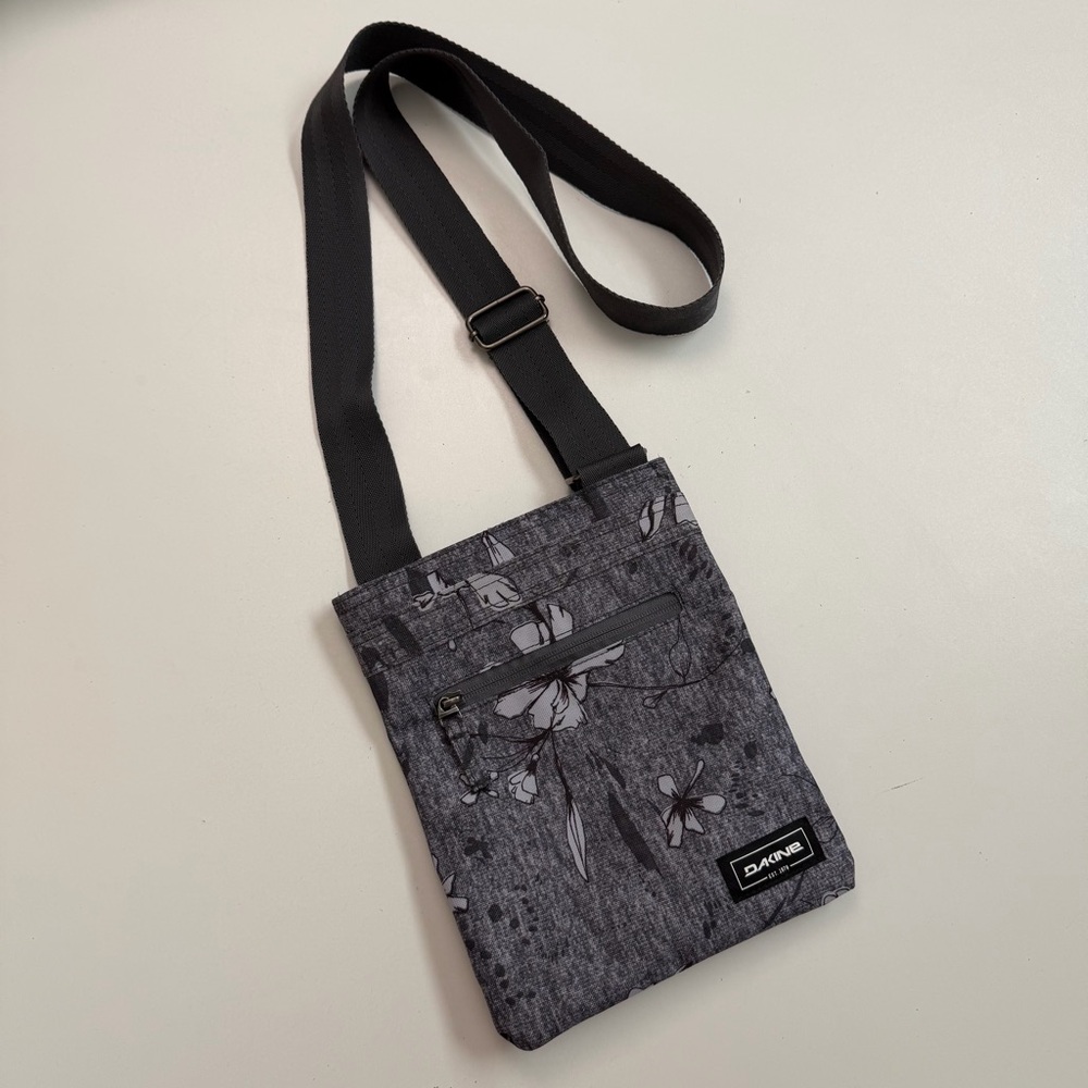 Dakine Purse Jive Crossbody Bag Floral Lightweight Pockets Travel Grey Black